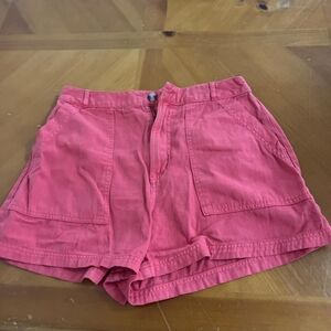 Women shorts with long pockets